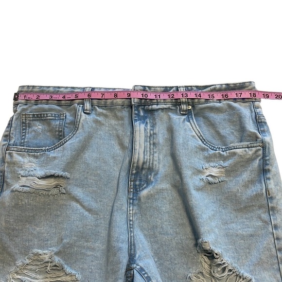 Urban Planet - Refuge Denim Vintage Rip Light Wash Jean Shorts - Size 13 - Picture 4 of 6